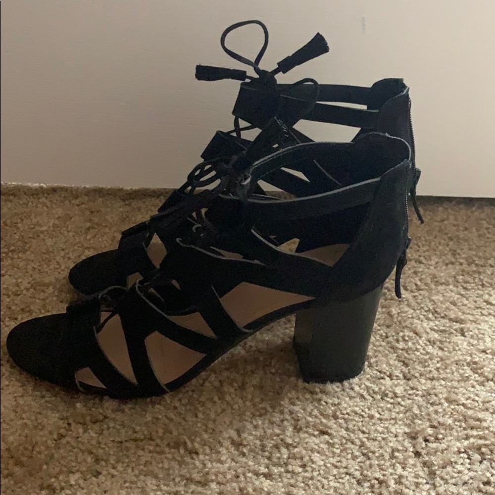 Tahari heels with bow